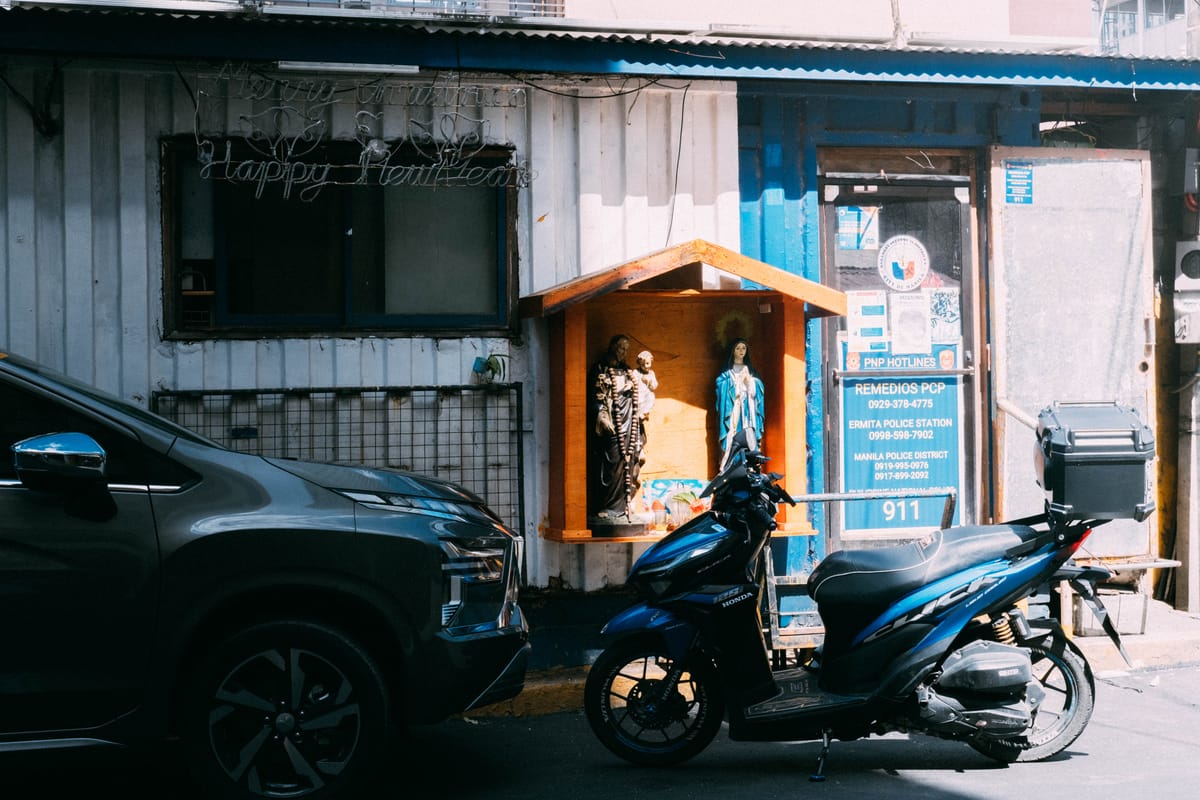 Altars of Imagination: Fandoms, Hives, and the Modern Search for Meaning