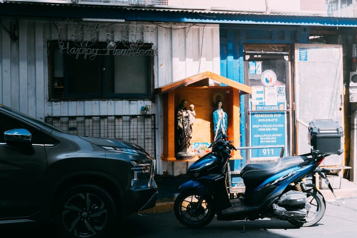 Altars of Imagination: Fandoms, Hives, and the Modern Search for Meaning